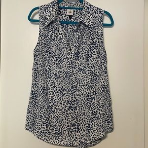 Cabi size small blue & white leopard sleeveless shirt